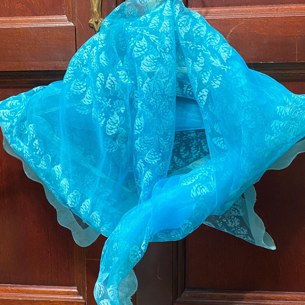 Elegant vintage Blue Sheer 27” x 26” Scarf